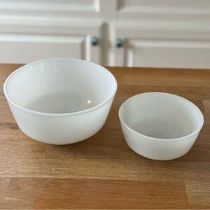 Vintage Anchor Hocking Set of Milk Glass Nesting Bowls